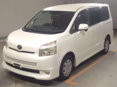Toyota VOXY  с аукциона в Японии