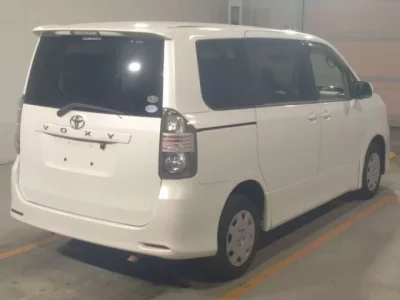 Toyota VOXY  с аукциона в Японии