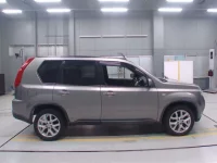 Nissan X-TRAIL лот № 30275 оценка 3.5  с аукциона в Японии 2