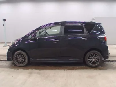 Toyota RACTIS  с аукциона в Японии