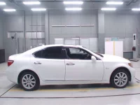 Lexus LS лот № 30285 оценка 4  с аукциона в Японии 2