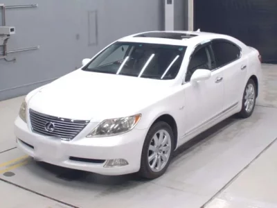 Lexus LS  с аукциона в Японии