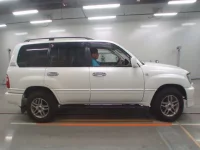 Toyota LAND CRUISER лот № 30319 оценка 3.5  с аукциона в Японии 2