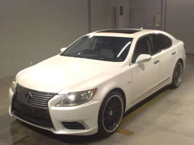 Lexus LS  с аукциона в Японии