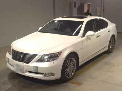 Lexus LS  с аукциона в Японии