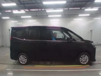 Toyota NOAH лот № 40133 оценка R  с аукциона в Японии 2
