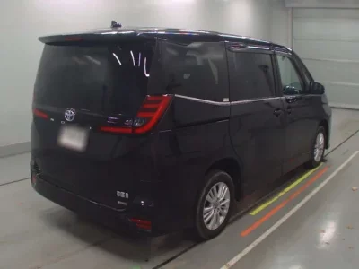 Toyota NOAH  с аукциона в Японии