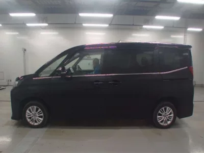 Toyota NOAH  с аукциона в Японии