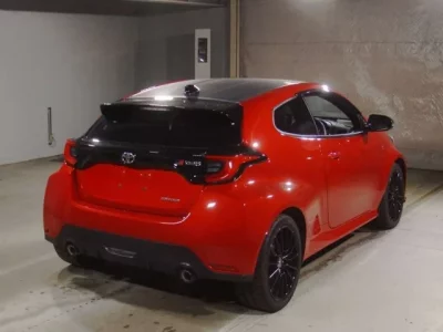 Toyota YARIS  с аукциона в Японии