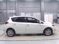 Toyota AURIS лот № 10025 оценка 4  с аукциона в Японии 2