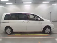 Toyota ISIS лот № 30342 оценка 4.5  с аукциона в Японии 2