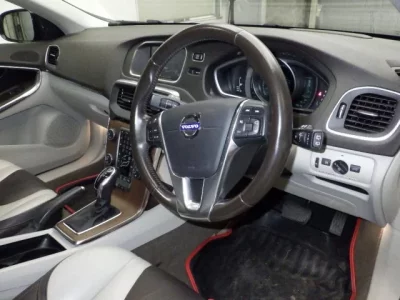 Volvo V40  с аукциона в Японии