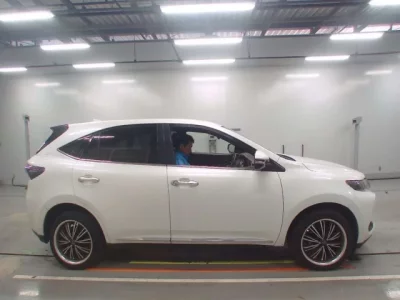 Toyota HARRIER  с аукциона в Японии