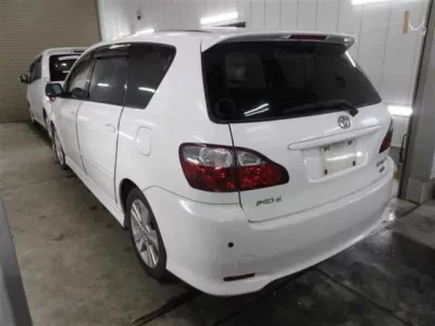 Toyota IPSUM  с аукциона в Японии