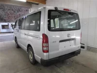 Toyota HIACE VAN лот № 5002 оценка R  с аукциона в Японии 1