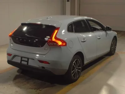 Volvo V40  с аукциона в Японии