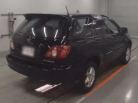 Toyota HARRIER лот № 30360 оценка 3  с аукциона в Японии 1