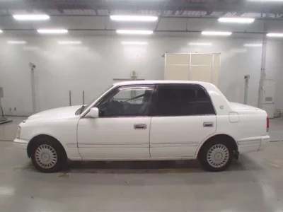 Toyota CROWN  с аукциона в Японии
