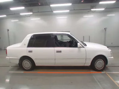 Toyota CROWN  с аукциона в Японии
