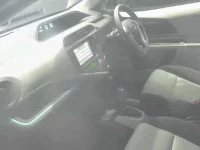 Toyota AQUA лот № 3005 оценка 4  с аукциона в Японии 2