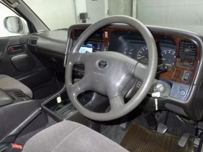 Toyota HIACE  с аукциона в Японии