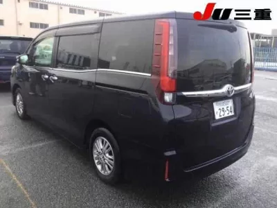 Toyota ESQUIRE  с аукциона в Японии