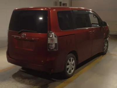 Toyota VOXY  с аукциона в Японии