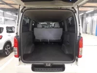 Toyota HIACE VAN лот № 30389 оценка R  с аукциона в Японии 8