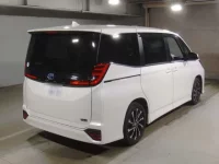 Toyota NOAH лот № 2100 оценка 4.5  с аукциона в Японии 1
