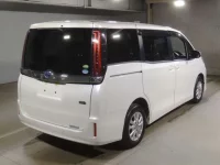 Toyota NOAH лот № 2109 оценка 4.5  с аукциона в Японии 1