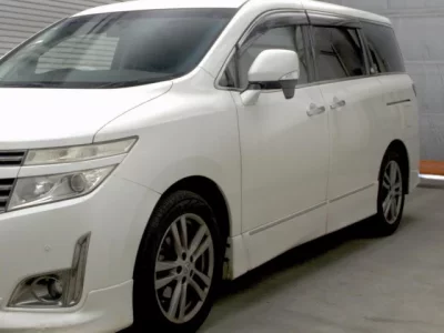 Nissan ELGRAND  с аукциона в Японии