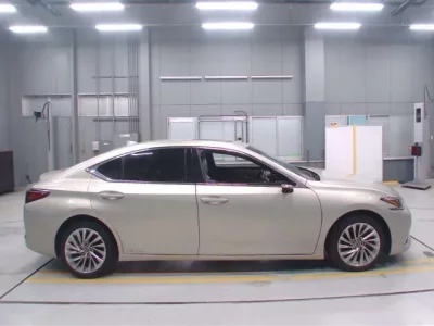 Lexus ES  с аукциона в Японии