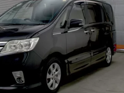 Nissan SERENA  с аукциона в Японии