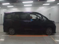 Toyota VOXY лот № 30435 оценка 3  с аукциона в Японии 2