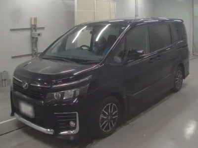 Toyota VOXY  с аукциона в Японии
