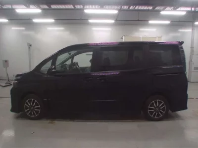 Toyota VOXY  с аукциона в Японии