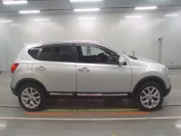 Nissan DUALIS лот № 30440 оценка 4  с аукциона в Японии 2