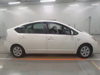 Toyota PRIUS лот № 30452 оценка R  с аукциона в Японии 2
