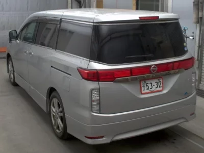 Nissan ELGRAND  с аукциона в Японии