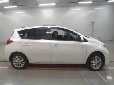 Toyota AURIS  с аукциона в Японии