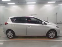 Toyota AURIS лот № 30468 оценка 3.5  с аукциона в Японии 2