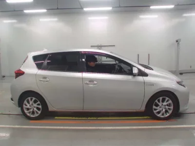 Toyota AURIS  с аукциона в Японии