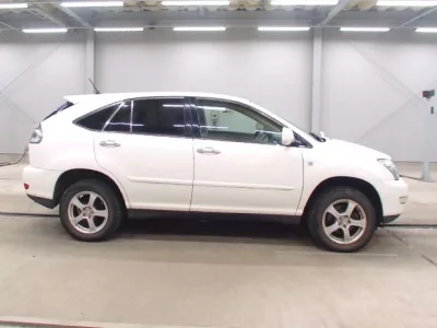 Toyota HARRIER  с аукциона в Японии