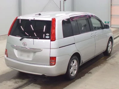 Toyota ISIS  с аукциона в Японии