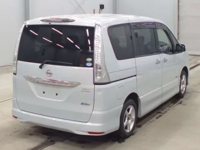 Nissan SERENA  с аукциона в Японии