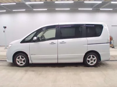 Nissan SERENA  с аукциона в Японии