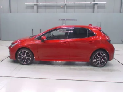 Toyota COROLLA SPORT  с аукциона в Японии