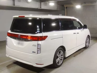 Nissan ELGRAND  с аукциона в Японии
