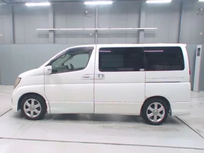 Nissan ELGRAND  с аукциона в Японии