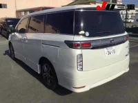 Nissan ELGRAND лот № 3561 оценка 4  с аукциона в Японии 1
